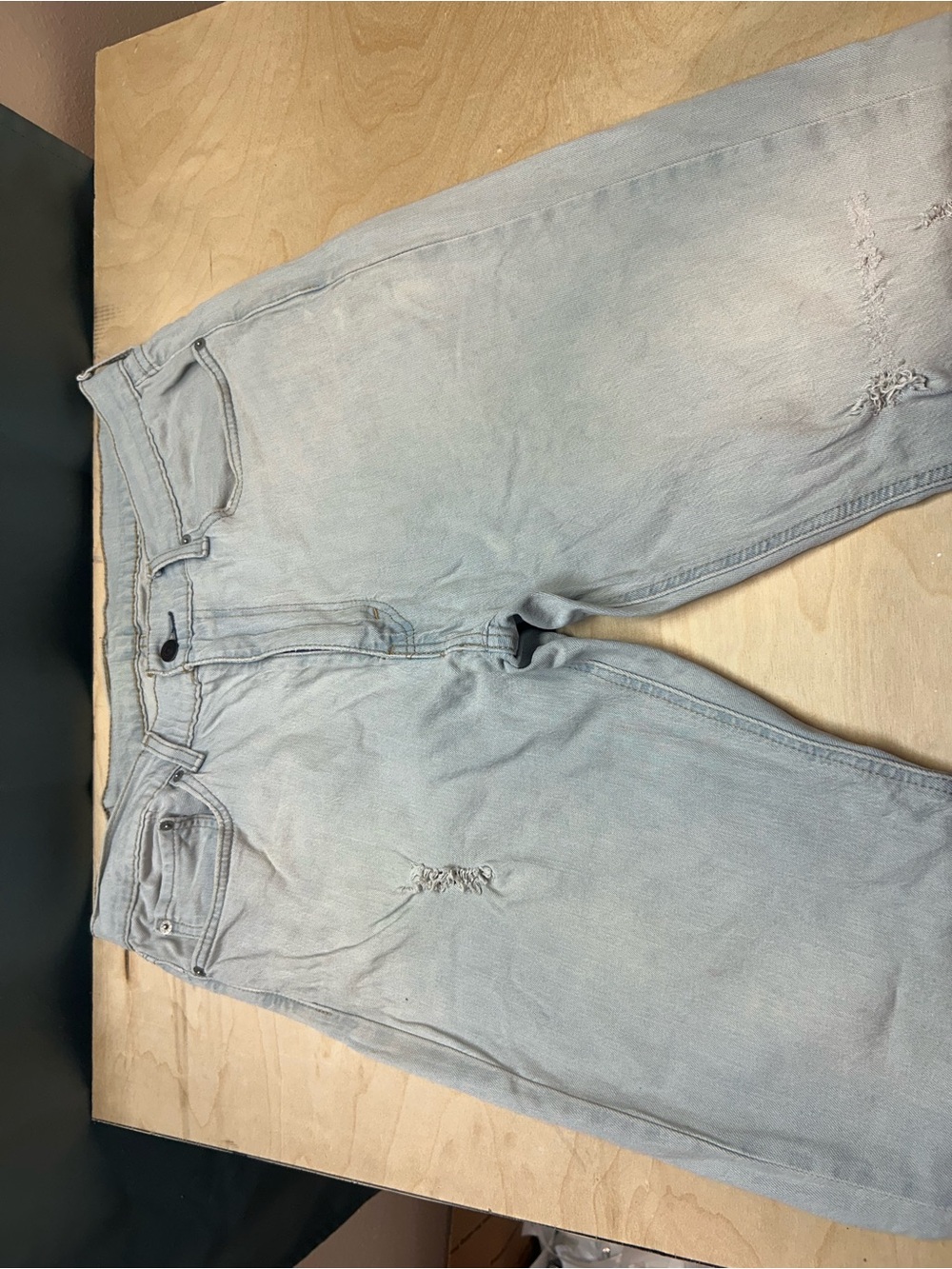Signature by Levi Strauss Light Gray Distressed Straight Jeans